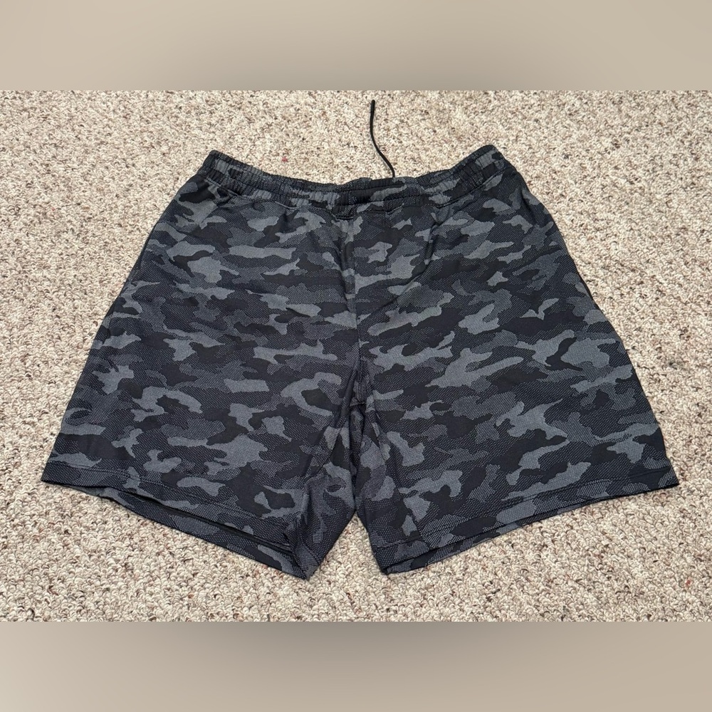 lululemon athletica Men's Black & Gray Camo Pace Breaker Shorts - with Liner